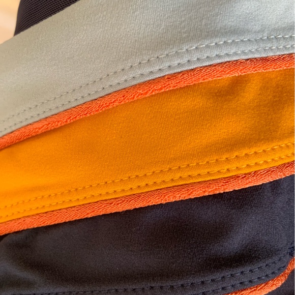 NWT Free People Movement In It To Win It Color Block Sports Bra Navy Blue Combo - Picture 4 of 5